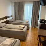 Hotel F 24h Check-in