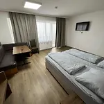 F 24h Check-in Hotel