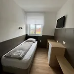 F 24h Check-in Hotel *