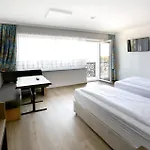 F 24h Check-in Hotel