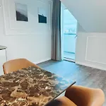 F 24h Check-in Hotel