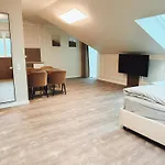 מלון F 24h Check-in