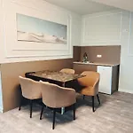 F 24h Check-in Hotel *