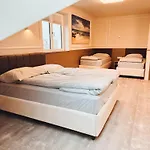 F 24h Check-in Hotel Horsching