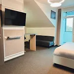 Hotel F 24h Check-in