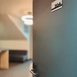 F 24h Check-in Hotel