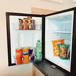 F 24h Check-in מלון