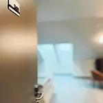 Hotel F 24h Check-in *