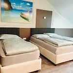 F 24h Check-in Hotel