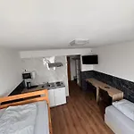 F 24h Check-in Hotel *