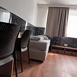 F 24h Check-in Hotel