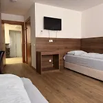 F 24h Check-in Hotel