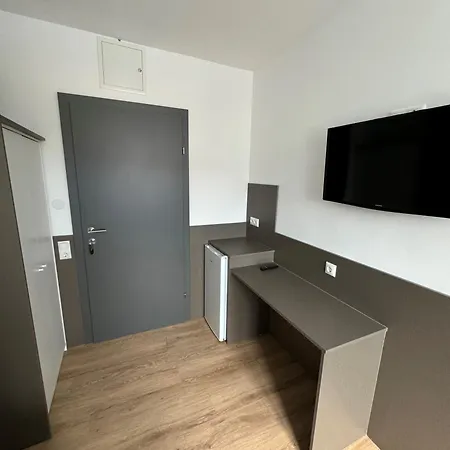 F 24h Check-in 호텔 Hörsching