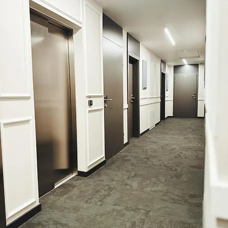 F 24h Check-in Hotell *