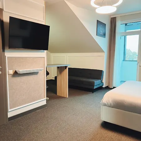 Szálloda F 24h Check-in