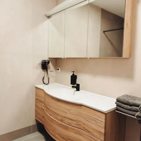 Szálloda F 24h Check-in