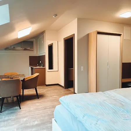 F 24h Check-in * Horsching