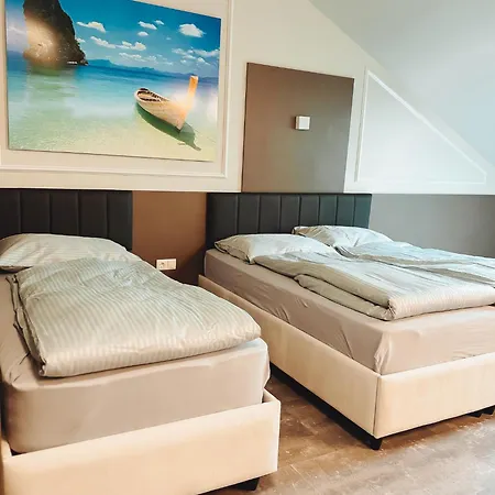 F 24h Check-in Szálloda