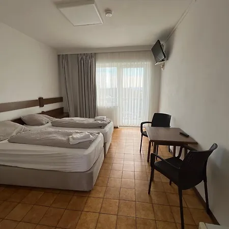 F 24h Check-in Hotell *