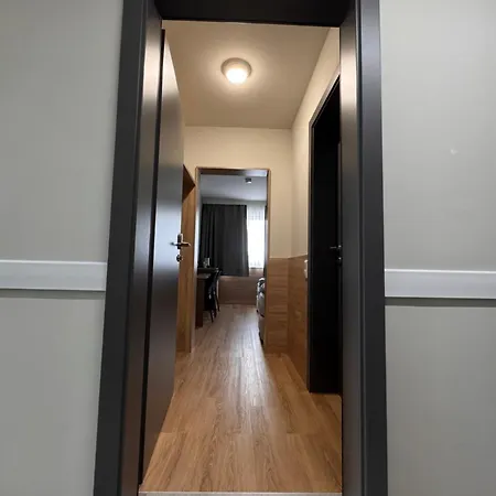 F 24h Check-in Hotel