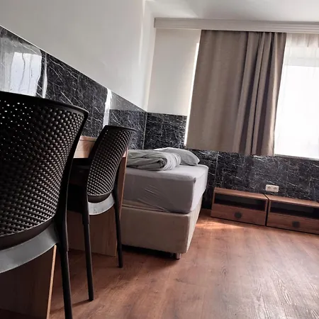 F 24h Check-in Hotell