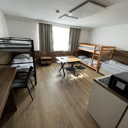 F 24h Check-in Hotel