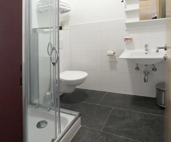 F 24h Check-in Hotel Horsching