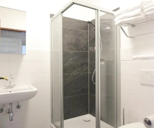 F 24h Check-in Отель