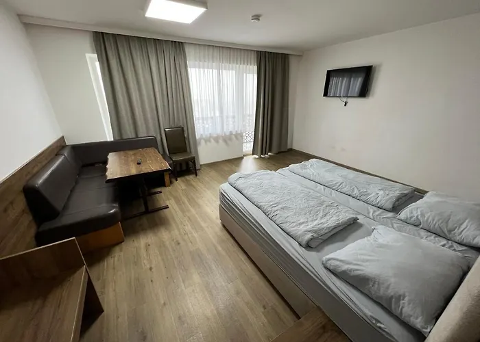 F 24h Check-in Hotel