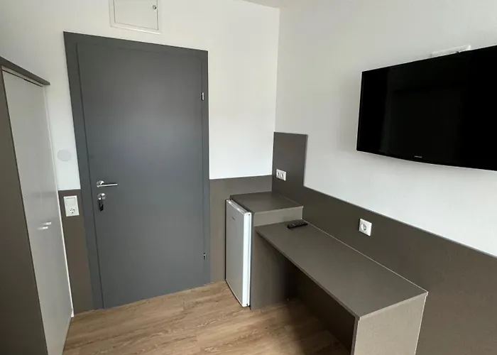 F 24h Check-in Hotel Hörsching