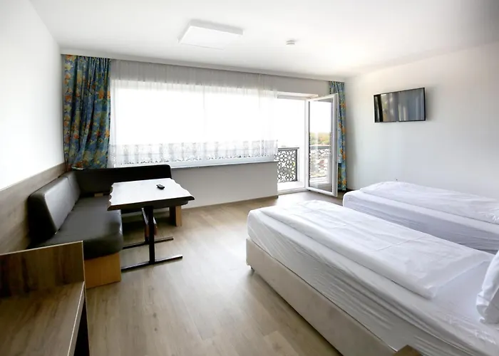 F 24h Check-in Hotel