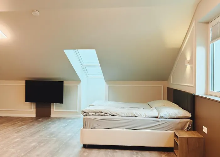 F 24h Check-in Hotel