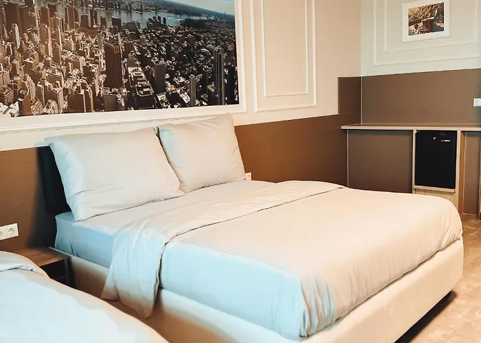 F 24h Check-in Hotel *