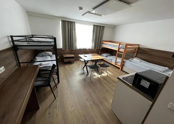 F 24h Check-in Hotel