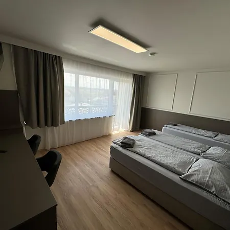 Hotel F 24h Check-in *