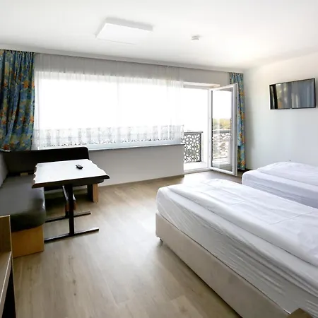 F 24h Check-in Hotel
