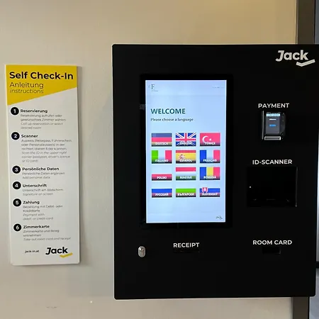 F 24h Check-in Hotel