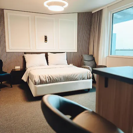 Hotel F 24h Check-in