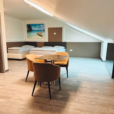 Hotel F 24h Check-in