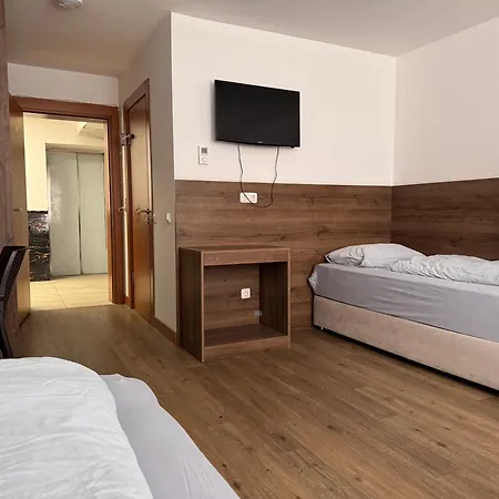 F 24h Check-in Hotel