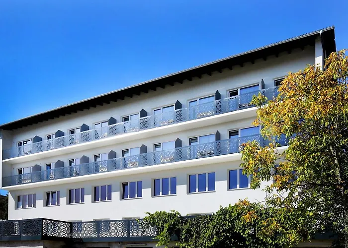 F 24h Check-in Hotel