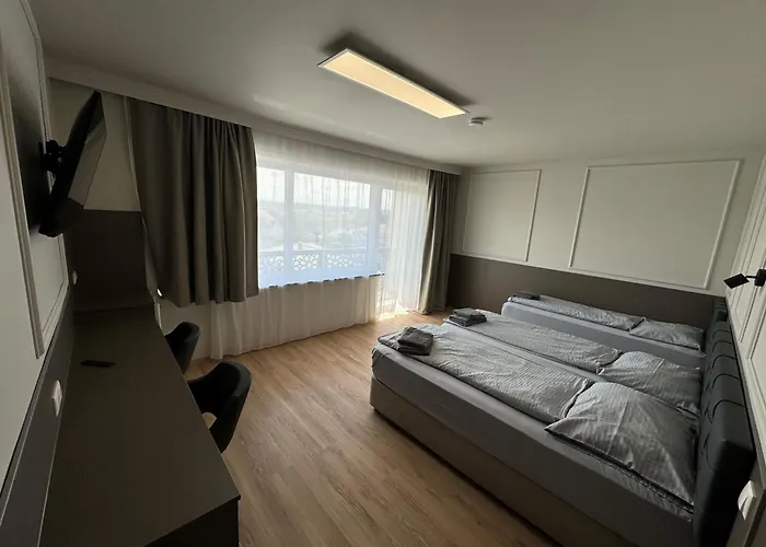 Hotel F 24h Check-in *