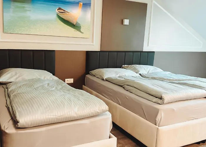 F 24h Check-in Hotel