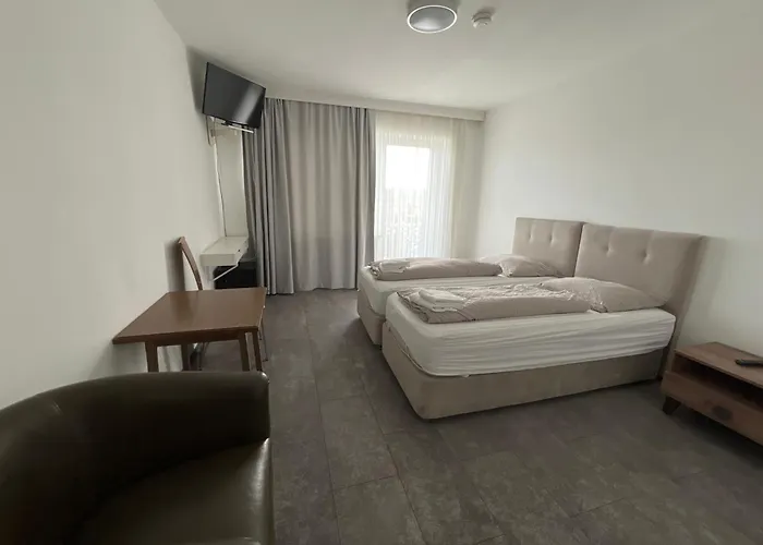 Hotel F 24h Check-in *