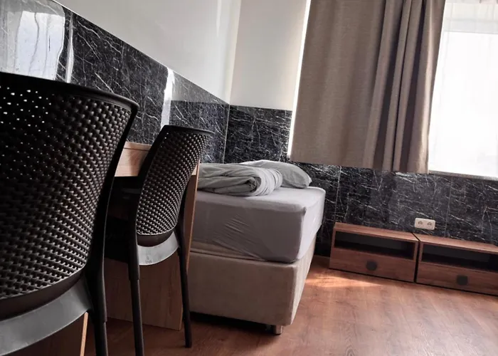 F 24h Check-in Hotel