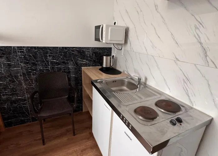 Hotel F 24h Check-in