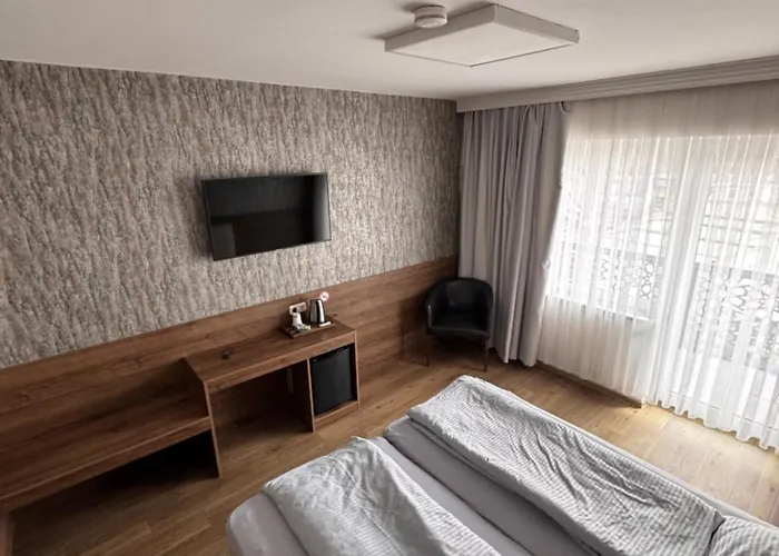 F 24h Check-in Hotel *