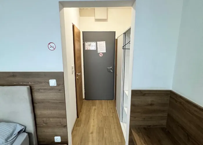 ホテル F 24h Check-in *